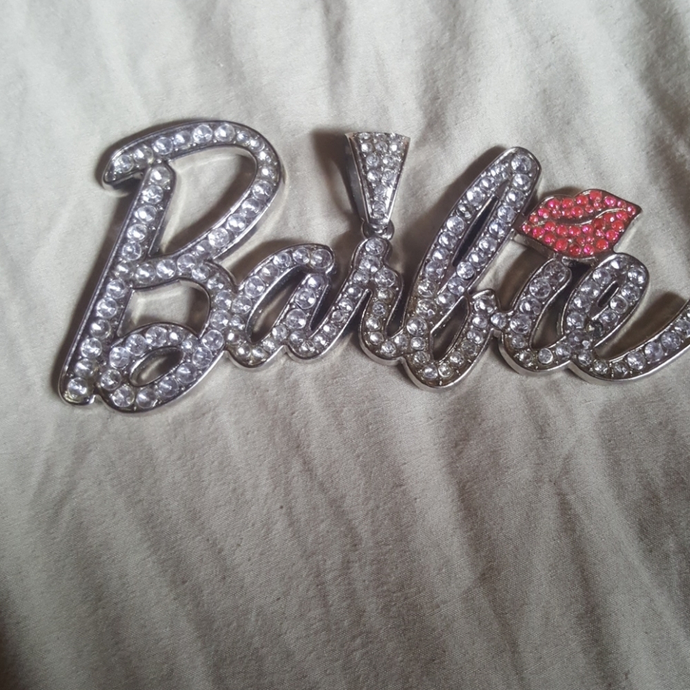 Barbie pendant
